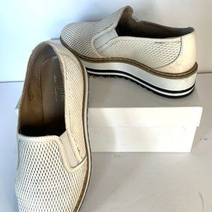 The Summit Belton White Textured Leather Shoes